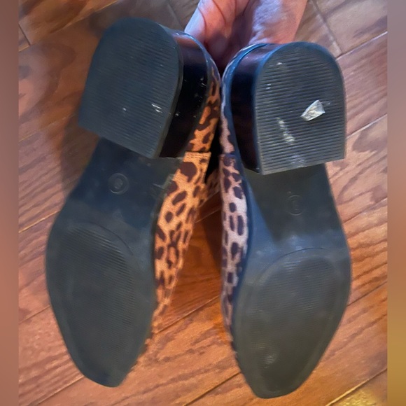 A new day leopard healed booties, size 8. - Picture 3 of 3